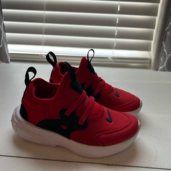 Boys Nike 10 - Picture 1 of 3